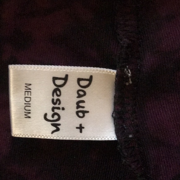 Daub and Design maroon and black leggings - Picture 4 of 9